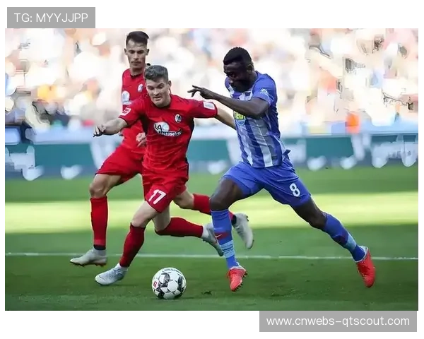 柏林联合主场对阵法兰克福，球迷燃放烟花致比赛一度暂停